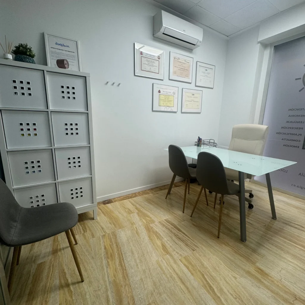 Consulta de neuropsicología en Murcia, con diplomas de formación en Neuroien